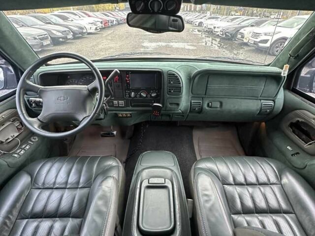 Черный Шевроле Субурбан, объемом двигателя 7.5 л и пробегом 565 тыс. км за 12000 $, фото 12 на Automoto.ua