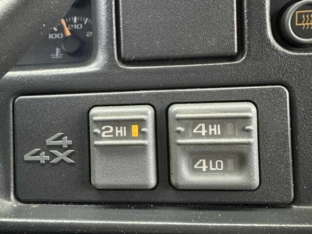 Черный Шевроле Субурбан, объемом двигателя 7.5 л и пробегом 565 тыс. км за 12000 $, фото 15 на Automoto.ua