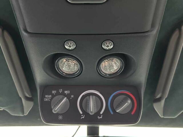 Черный Шевроле Субурбан, объемом двигателя 7.5 л и пробегом 565 тыс. км за 12000 $, фото 7 на Automoto.ua