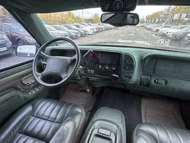 Черный Шевроле Субурбан, объемом двигателя 7.5 л и пробегом 565 тыс. км за 12000 $, фото 6 на Automoto.ua