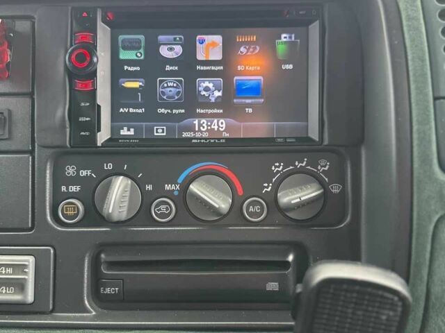 Черный Шевроле Субурбан, объемом двигателя 7.5 л и пробегом 565 тыс. км за 12000 $, фото 16 на Automoto.ua