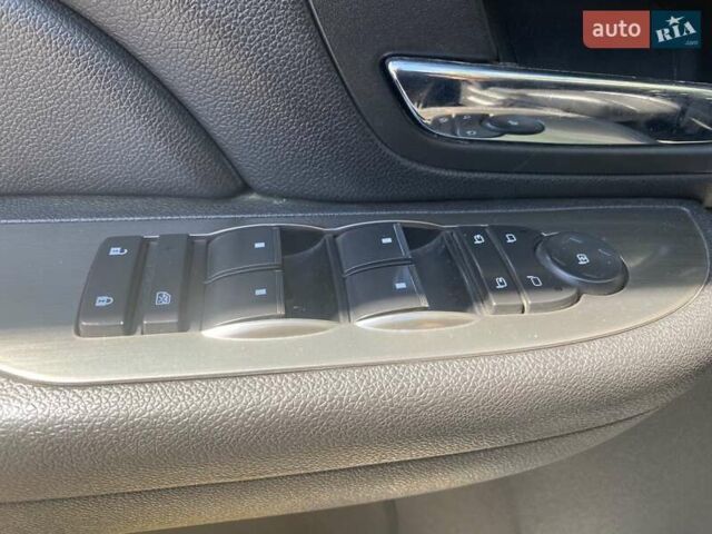 Чорний Шевроле Субурбан, об'ємом двигуна 5.3 л та пробігом 230 тис. км за 16500 $, фото 17 на Automoto.ua