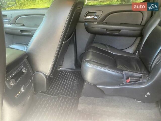 Чорний Шевроле Субурбан, об'ємом двигуна 5.3 л та пробігом 230 тис. км за 16500 $, фото 20 на Automoto.ua