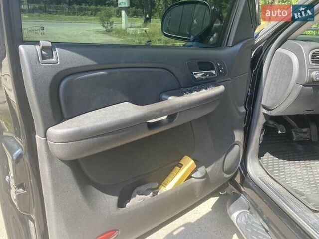 Чорний Шевроле Субурбан, об'ємом двигуна 5.3 л та пробігом 230 тис. км за 16500 $, фото 10 на Automoto.ua