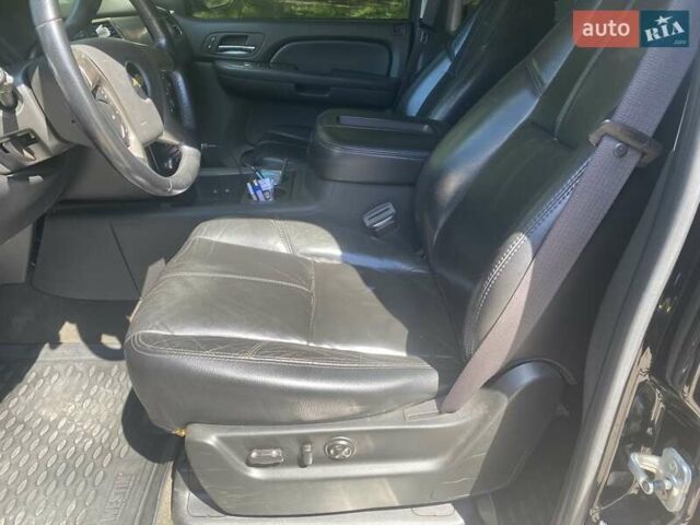 Чорний Шевроле Субурбан, об'ємом двигуна 5.3 л та пробігом 230 тис. км за 16500 $, фото 11 на Automoto.ua