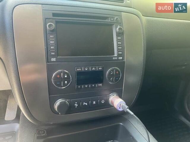 Чорний Шевроле Субурбан, об'ємом двигуна 5.3 л та пробігом 230 тис. км за 16500 $, фото 12 на Automoto.ua