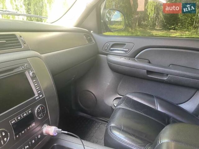 Чорний Шевроле Субурбан, об'ємом двигуна 5.3 л та пробігом 230 тис. км за 16500 $, фото 13 на Automoto.ua