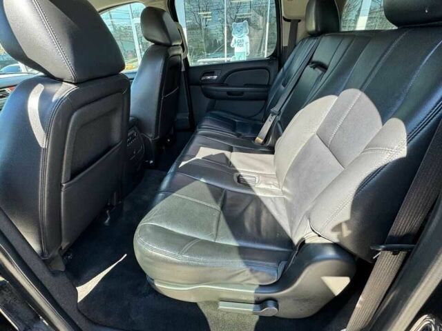 Черный Шевроле Субурбан, объемом двигателя 5.3 л и пробегом 81 тыс. км за 3000 $, фото 13 на Automoto.ua