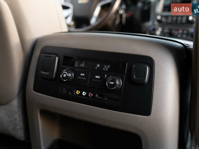 Черный Шевроле Субурбан, объемом двигателя 5.33 л и пробегом 153 тыс. км за 33000 $, фото 31 на Automoto.ua