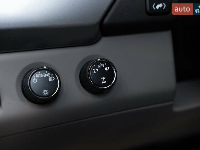 Черный Шевроле Субурбан, объемом двигателя 5.33 л и пробегом 153 тыс. км за 33000 $, фото 24 на Automoto.ua