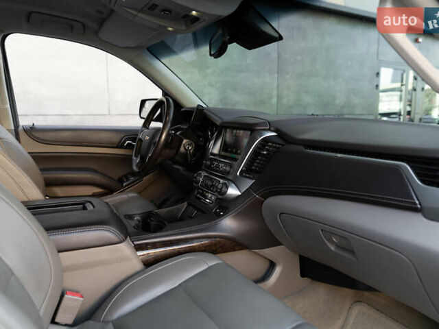 Черный Шевроле Субурбан, объемом двигателя 5.33 л и пробегом 153 тыс. км за 33000 $, фото 25 на Automoto.ua