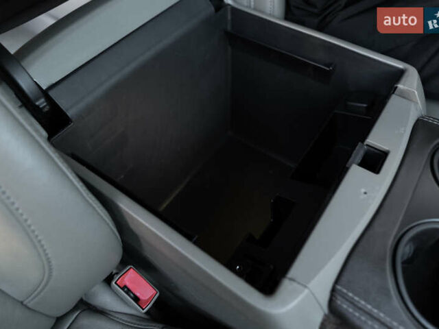 Черный Шевроле Субурбан, объемом двигателя 5.33 л и пробегом 153 тыс. км за 33000 $, фото 35 на Automoto.ua