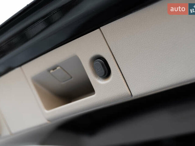 Черный Шевроле Субурбан, объемом двигателя 5.33 л и пробегом 153 тыс. км за 33000 $, фото 33 на Automoto.ua