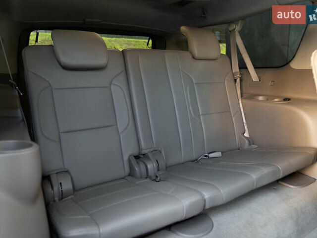 Черный Шевроле Субурбан, объемом двигателя 5.33 л и пробегом 153 тыс. км за 33000 $, фото 30 на Automoto.ua