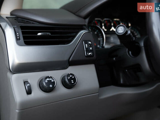 Черный Шевроле Субурбан, объемом двигателя 5.33 л и пробегом 153 тыс. км за 33000 $, фото 17 на Automoto.ua