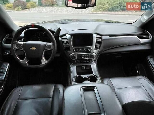 Черный Шевроле Субурбан, объемом двигателя 5.33 л и пробегом 143 тыс. км за 25000 $, фото 2 на Automoto.ua