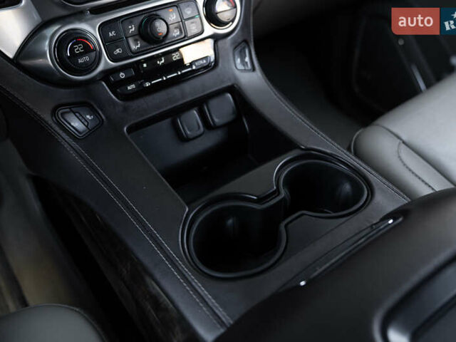 Черный Шевроле Субурбан, объемом двигателя 5.33 л и пробегом 153 тыс. км за 33000 $, фото 22 на Automoto.ua