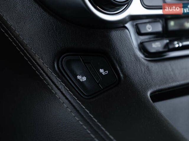 Черный Шевроле Субурбан, объемом двигателя 5.33 л и пробегом 153 тыс. км за 33000 $, фото 21 на Automoto.ua