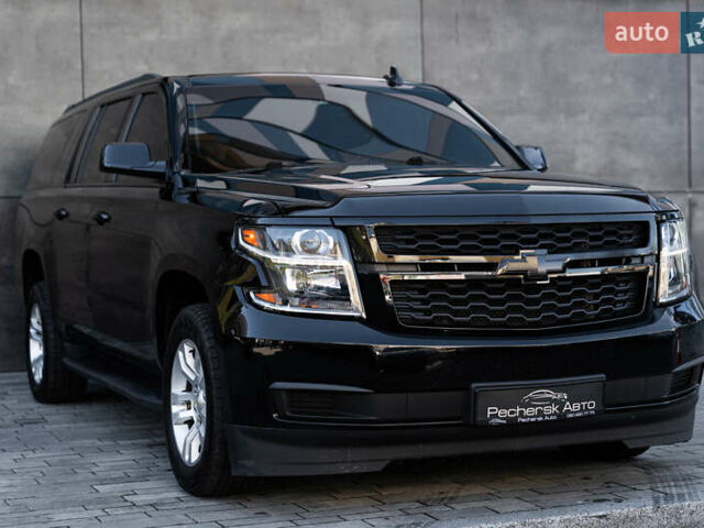 Черный Шевроле Субурбан, объемом двигателя 5.33 л и пробегом 153 тыс. км за 33000 $, фото 2 на Automoto.ua
