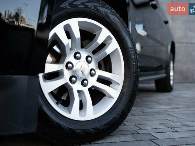 Черный Шевроле Субурбан, объемом двигателя 5.33 л и пробегом 153 тыс. км за 33000 $, фото 3 на Automoto.ua