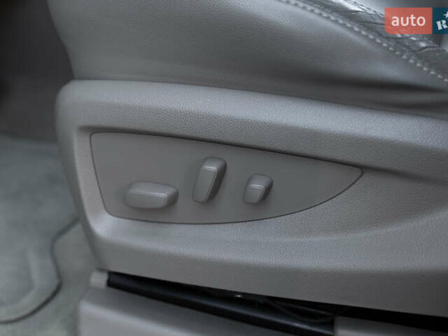 Черный Шевроле Субурбан, объемом двигателя 5.33 л и пробегом 153 тыс. км за 33000 $, фото 19 на Automoto.ua