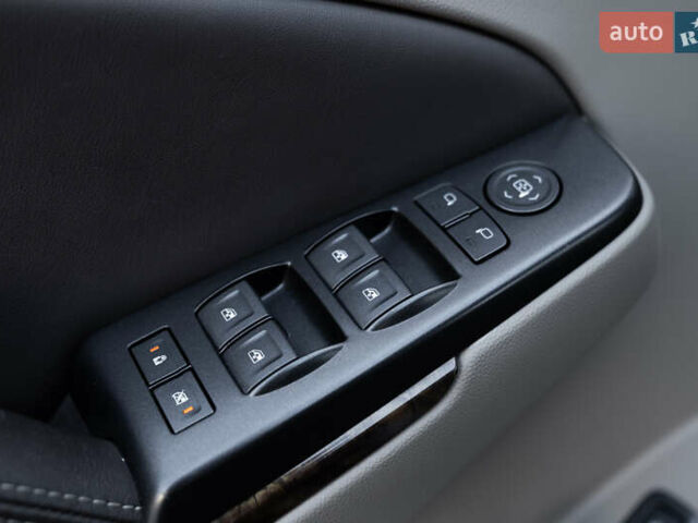 Черный Шевроле Субурбан, объемом двигателя 5.33 л и пробегом 153 тыс. км за 33000 $, фото 16 на Automoto.ua