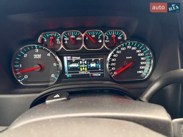 Шевроле Субурбан 2016 в Киеве на Automoto.ua Черный Шевроле Субурбан, объемом двигателя 5.3 л и пробегом 140 тыс. км за 50000 $, фото 14 на Automoto.ua