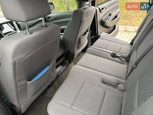 Шевроле Субурбан 2016 в Киеве на Automoto.ua Черный Шевроле Субурбан, объемом двигателя 5.3 л и пробегом 140 тыс. км за 50000 $, фото 24 на Automoto.ua