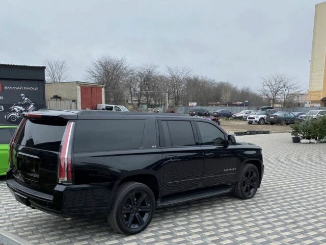 Черный Шевроле Субурбан, объемом двигателя 5.3 л и пробегом 198 тыс. км за 32000 $, фото 3 на Automoto.ua