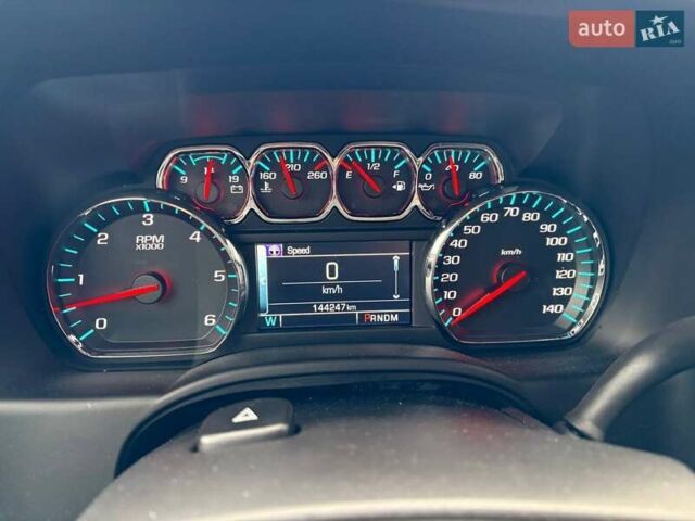 Шевроле Субурбан 2016 в Киеве на Automoto.ua Черный Шевроле Субурбан, объемом двигателя 5.3 л и пробегом 140 тыс. км за 50000 $, фото 13 на Automoto.ua