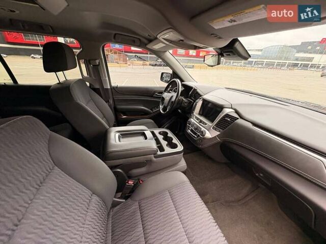Шевроле Субурбан 2016 в Киеве на Automoto.ua Черный Шевроле Субурбан, объемом двигателя 5.3 л и пробегом 140 тыс. км за 50000 $, фото 19 на Automoto.ua