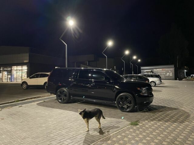 Черный Шевроле Субурбан, объемом двигателя 5.3 л и пробегом 198 тыс. км за 32000 $, фото 1 на Automoto.ua