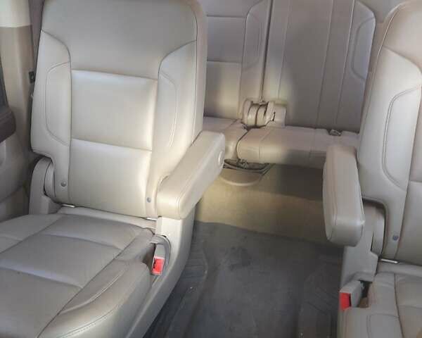 Черный Шевроле Субурбан, объемом двигателя 5.3 л и пробегом 157 тыс. км за 42000 $, фото 7 на Automoto.ua