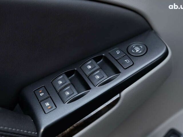 Шевроле Субурбан, об'ємом двигуна 5.3 л та пробігом 153 тис. км за 33000 $, фото 16 на Automoto.ua