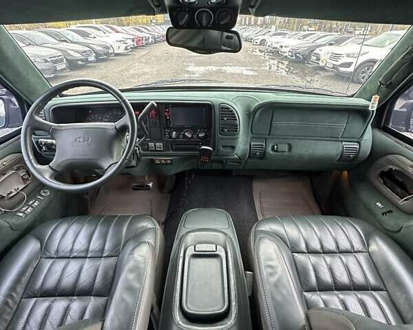 Серый Шевроле Субурбан, объемом двигателя 7.45 л и пробегом 565 тыс. км за 12000 $, фото 19 на Automoto.ua