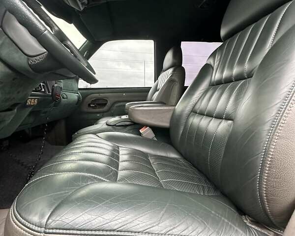 Серый Шевроле Субурбан, объемом двигателя 7.45 л и пробегом 565 тыс. км за 12000 $, фото 24 на Automoto.ua