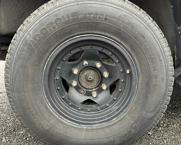 Серый Шевроле Субурбан, объемом двигателя 7.45 л и пробегом 565 тыс. км за 12000 $, фото 7 на Automoto.ua