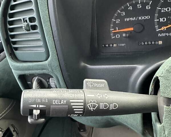 Серый Шевроле Субурбан, объемом двигателя 7.45 л и пробегом 565 тыс. км за 12000 $, фото 36 на Automoto.ua