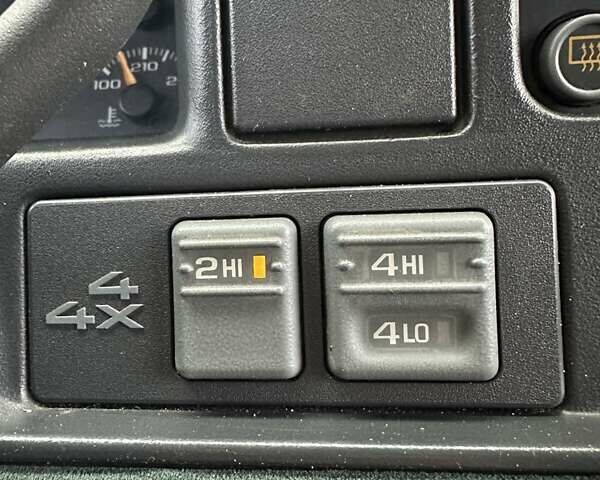 Серый Шевроле Субурбан, объемом двигателя 7.45 л и пробегом 565 тыс. км за 12000 $, фото 37 на Automoto.ua