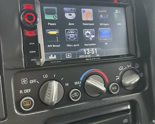 Серый Шевроле Субурбан, объемом двигателя 7.45 л и пробегом 565 тыс. км за 12000 $, фото 38 на Automoto.ua