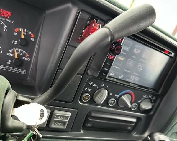 Серый Шевроле Субурбан, объемом двигателя 7.45 л и пробегом 565 тыс. км за 12000 $, фото 33 на Automoto.ua