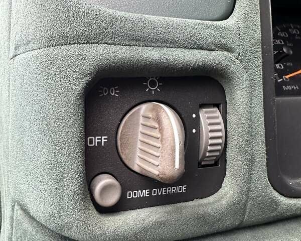 Серый Шевроле Субурбан, объемом двигателя 7.45 л и пробегом 565 тыс. км за 12000 $, фото 25 на Automoto.ua