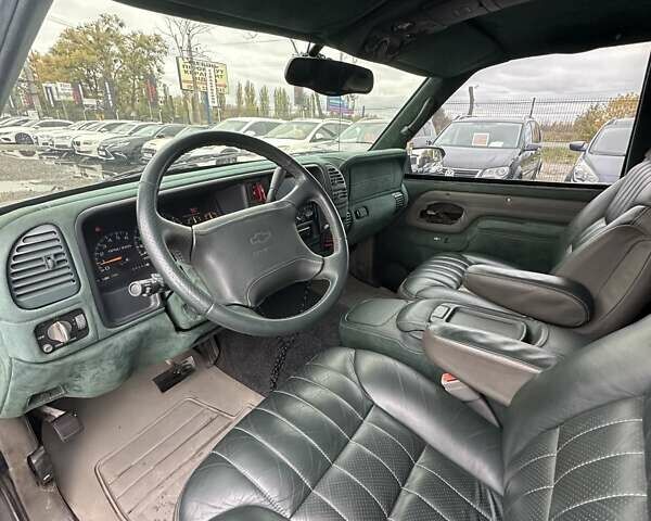 Серый Шевроле Субурбан, объемом двигателя 7.45 л и пробегом 565 тыс. км за 12000 $, фото 20 на Automoto.ua