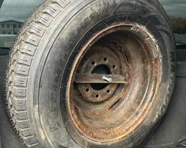 Серый Шевроле Субурбан, объемом двигателя 7.45 л и пробегом 565 тыс. км за 12000 $, фото 16 на Automoto.ua