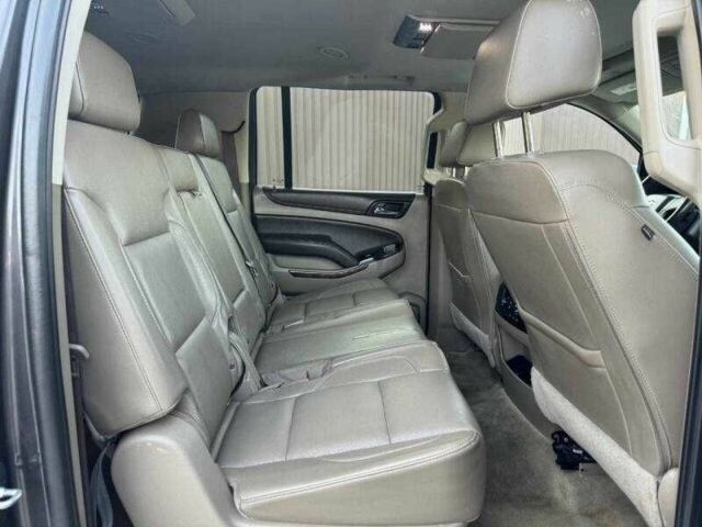 Серый Шевроле Субурбан, объемом двигателя 5.3 л и пробегом 77 тыс. км за 6800 $, фото 8 на Automoto.ua