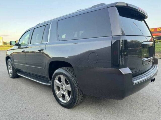 Серый Шевроле Субурбан, объемом двигателя 5.3 л и пробегом 77 тыс. км за 6800 $, фото 1 на Automoto.ua