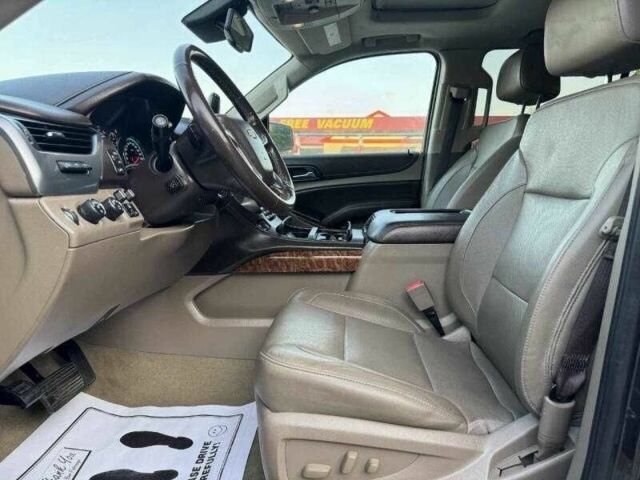 Серый Шевроле Субурбан, объемом двигателя 5.3 л и пробегом 77 тыс. км за 6800 $, фото 4 на Automoto.ua