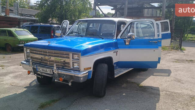 Синий Шевроле Субурбан, объемом двигателя 6.2 л и пробегом 45 тыс. км за 19000 $, фото 3 на Automoto.ua