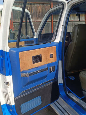 Синий Шевроле Субурбан, объемом двигателя 6.2 л и пробегом 45 тыс. км за 19000 $, фото 20 на Automoto.ua