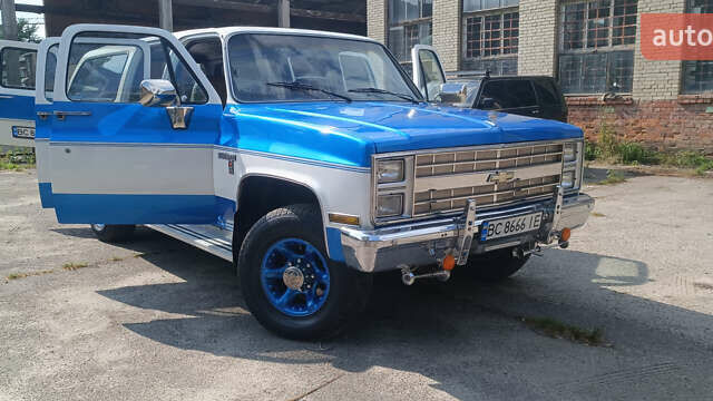 Синий Шевроле Субурбан, объемом двигателя 6.2 л и пробегом 45 тыс. км за 19000 $, фото 4 на Automoto.ua